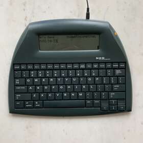 Neo-ad-0707-02400-fc Alphasmart Neo Laptop Word Processor Tested