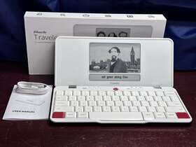 Astrohaus Ast01 Freewrite Traveler Portable E-ink Typewriter