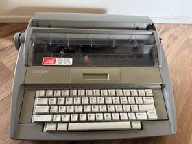 4515 Brother Power Carriage 12 Electric Typewriter In Case