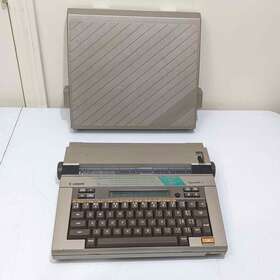 10905 Canon Q6 20 Typestar 7 Electronic Typewriter With Travel Cover And Typestyle Cartridge
