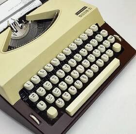 Continental 2002-a 2002 A Typewriter Arabic Keyboard With Carrying Case