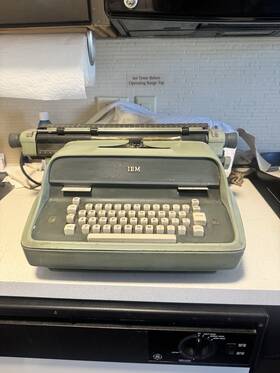 Ibm 1942417 Vintage Green Manual Typewriter Serial Number Classic Collectible