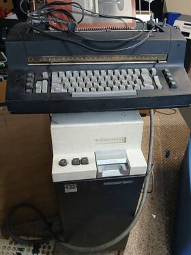 E6568 Ibm Vintage Magcard Selectric Typewriter With Cabinet And Manual Powers On