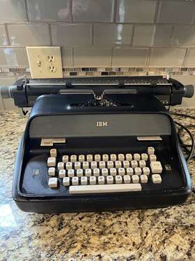 Ibm Model-11c Rare Vintage Model 11c Electric Typewriter Turns On Doesn T Work