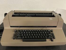 Z14062366 Ibm Selectric Ii 2 Correcting Typewriter - Beige Brown Tan Powers On And Types