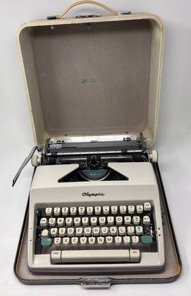 2838619 Olympia Werke Ag Wilhelmshaven Vintage Sm 9 W. Germany Typewriter With Hardcase