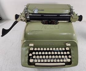 2911-50041 Royal Typewriter Empress Mcm 1962 Ser#2911-50041 Works Case Needs Wrk