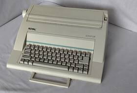 Typewriterax-150 Royal E52783 Scriptor Electronic Portable