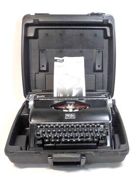M1018 Royal Classic Manual Black Typewriter Retro Style A Beauty