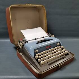 2788110 Royal Mcbee Corp Vintage Futura 800 Portable Manual Typewriter With Case Working/read