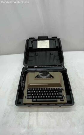 Sears 161.53622 Graduate Beige Portable Electric Typewriter With Case Powers On