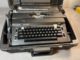 268.53500 Sears 268.53510 Vintage Best Corrector Electric Typewriter Japan Tested With Case
