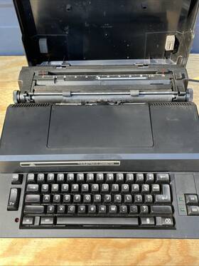 268.535450 Sears Vintage Black Inch The Corrector Electric Typewriter In Case