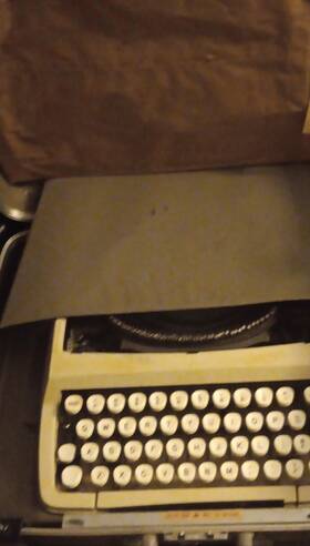 Sears 871.2200 Vintage Portable Typewriter With Case And Beige Keys