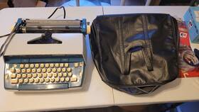 186290 Smith Corona White Blue Electric Vintage Scm Portable Typewriter With Case Usa