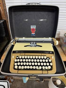 Smith-corona 307330 Smith-corona Scm Galaxie Twelve Portable Typewriter With Carrying Case