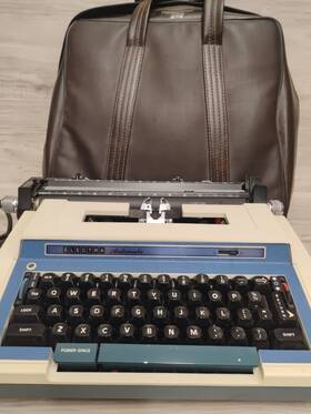 Smith Corona 3lrb Electra Automatic Typewriter With Case