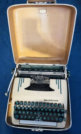 Smith-corona 4c8120 1956 Smith-corona Silent-super Manual Portable Typewriter Grey Green With Case