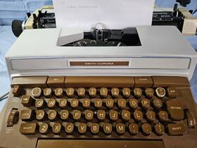 523438 Smith Corona Coronamatic 8000 Electric Typewriter Brown Beige Model 7ele