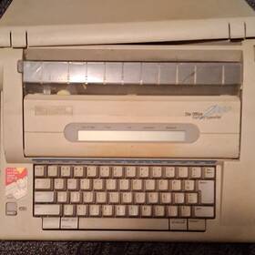 Smith Corona 784430 The Office 2000 Memory Typewriter Model Mpn