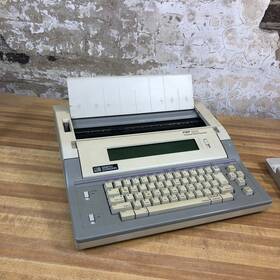 20250514 Smith Corona D.3 C Al.05 Pwp 365 Ds Personal Word Processor Cover And Floppy Disk Drive Works