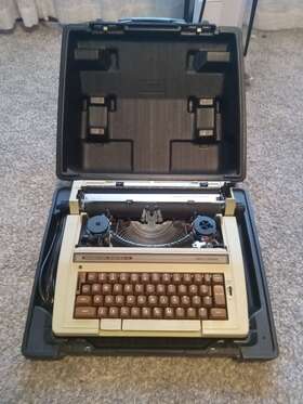 Scm-98324 Smith Corona Correction Electric Ii Typewriter With Case
