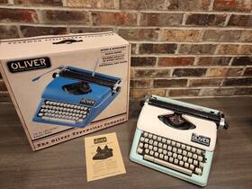 Otte-1667 The Oliver Typewriter Company Timeless Manual Retro