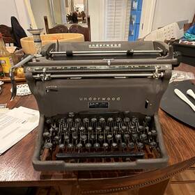 Underwood 543210 Manual Typewriter Gray Model S Serial/mpn