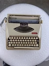 "royalite" Vtg Lightweight Portable Manual Typewriter Case Untested. Fixed Price $65.00.