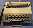Vintage Brother Student-riter Xl Electronic Typewriter CE-25 W/ Case. Fixed Price $19.99.