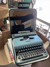 Vtg Underwood Olivetti Lettera 22 Typewriter W/ Original Carrying Case Italy. Fixed Price $149.99.