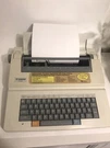 Canon ES13 Personal Electric/electronic Smart Typewriter Tested Works. Fixed Price $110.00.