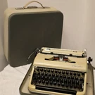 Olympia SM3 Deluxe Typewriter Rare Cream Color Fully Functional Case Minty. Fixed Price $599.87.