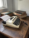 Vintage Brother Deluxe 750TR Typewriter With Case Cream Portable. Fixed Price $100.75.