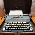 Dwn Penncrest Caravelle 12 Portable Typewriter & Hard Case.. Fixed Price $95.95.